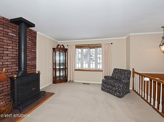 2nd image of 2216 Evergreen Ln