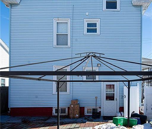 5th image of 34 Tweed St