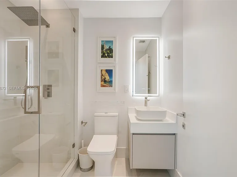 31 SE 5th St #3921 — Photo 3