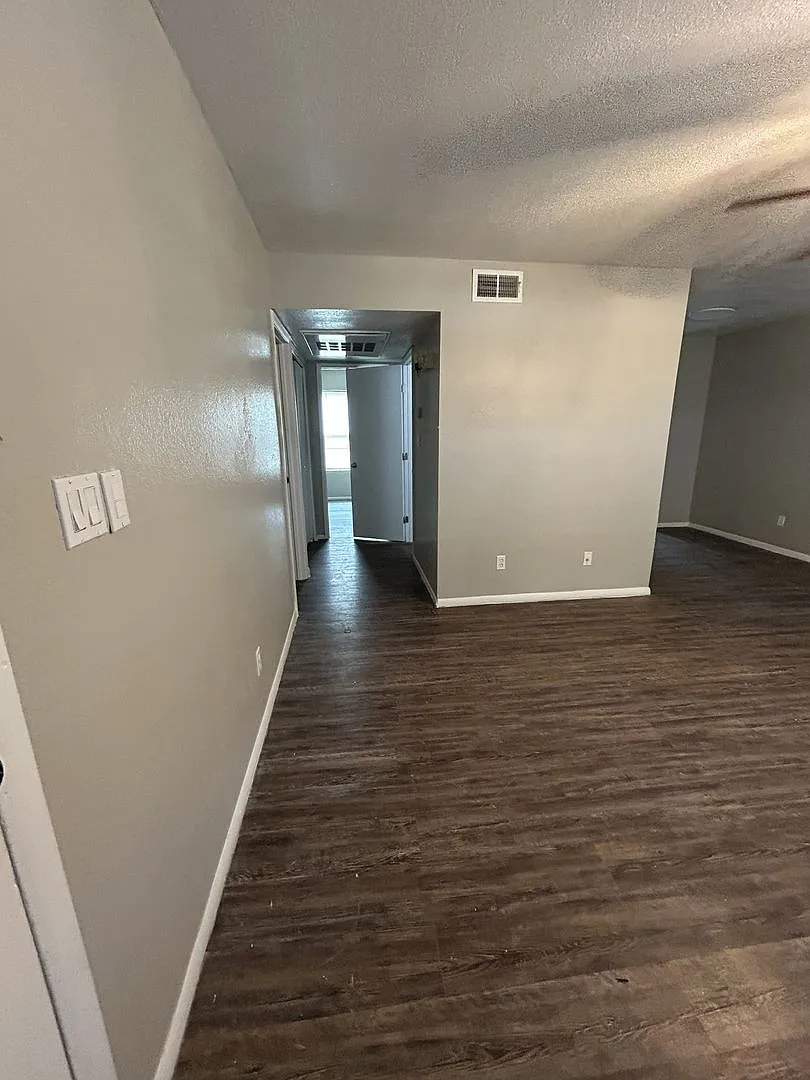 Amberwood Manor — Photo 4