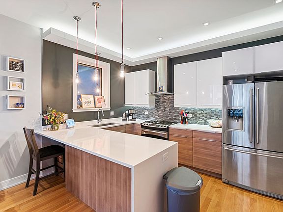 5th image of 1522 N Western Ave #2