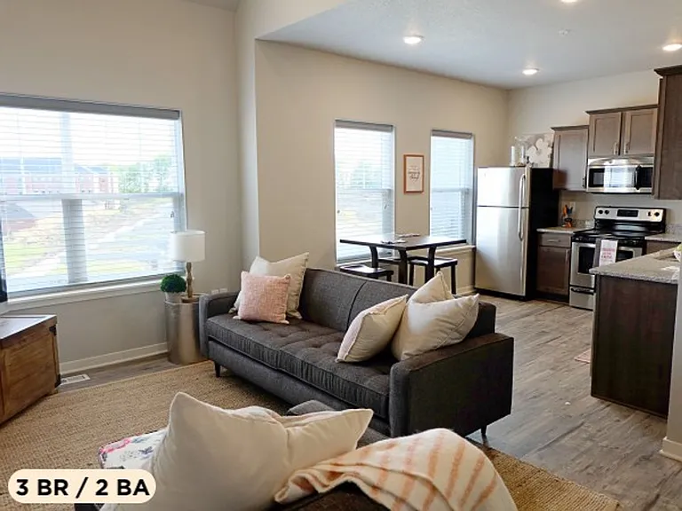 1360 SE Bishop Dr — Photo 6