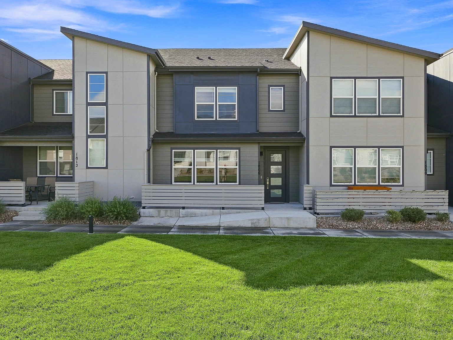 3 bed, 1601 sqft, $2,300 — Photo 1