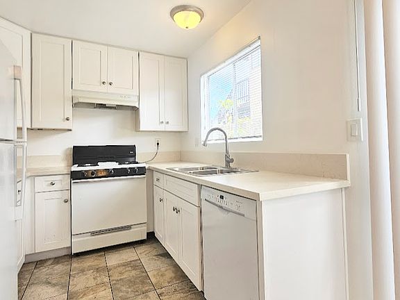 3rd image of 2821 Keats St APT 5