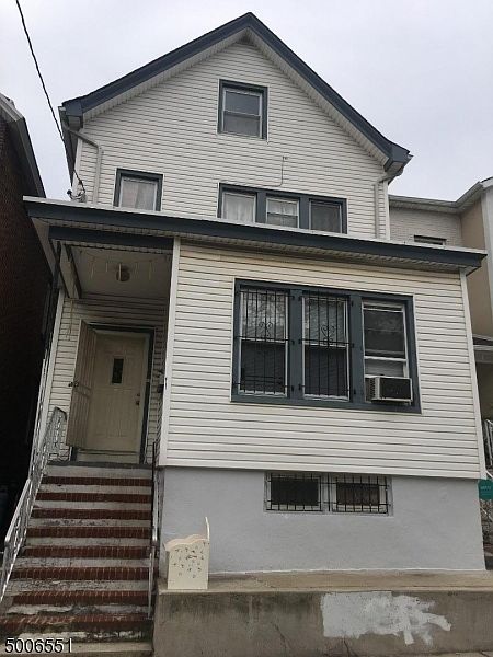 2nd image of 229 Spencer St