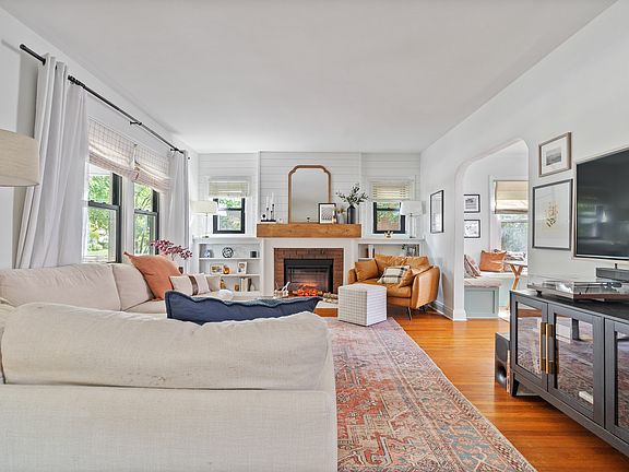 4th image of 4020 N New Jersey St