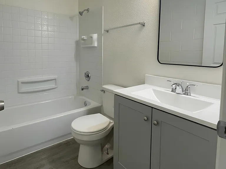 2109 N Daley St — Photo 8
