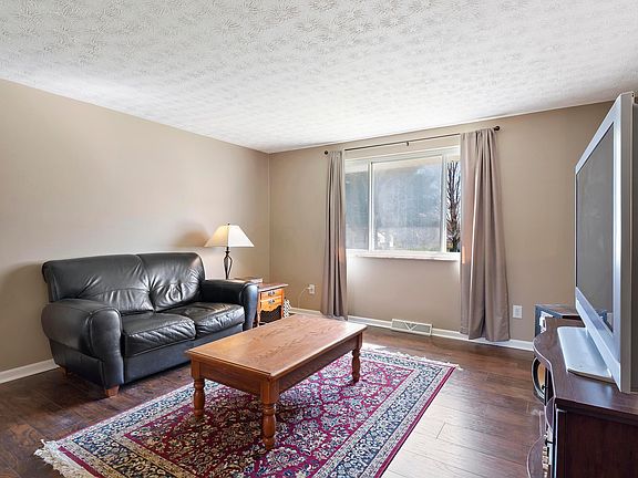 5th image of 183 Ballman Sq E