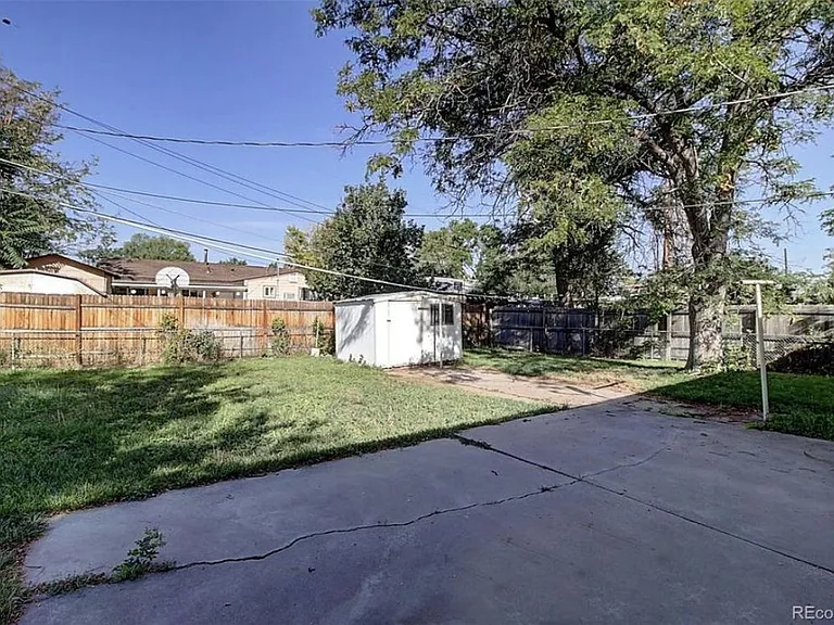 1385 Salem St — Photo 24