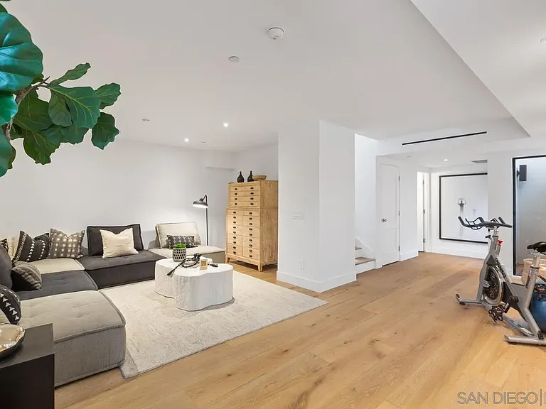 744 Bonair St — Photo 38