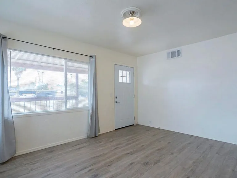 370 W Pima Ave — Photo 3