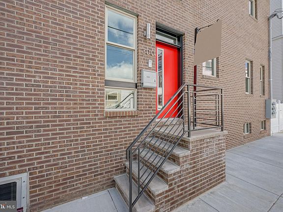 3rd image of 300 W Jefferson St #A