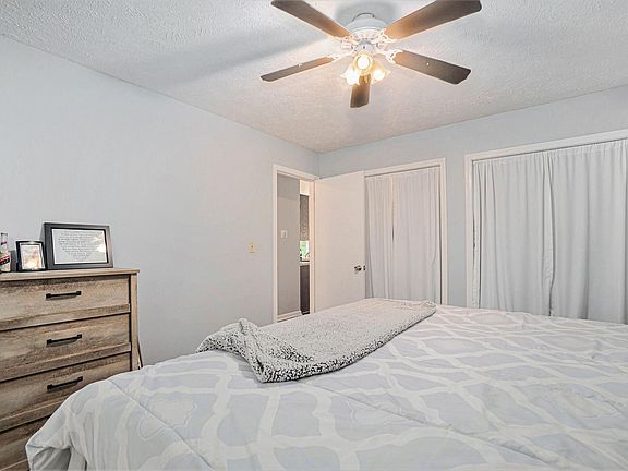 4th image of 11299 Stonehedge Dr