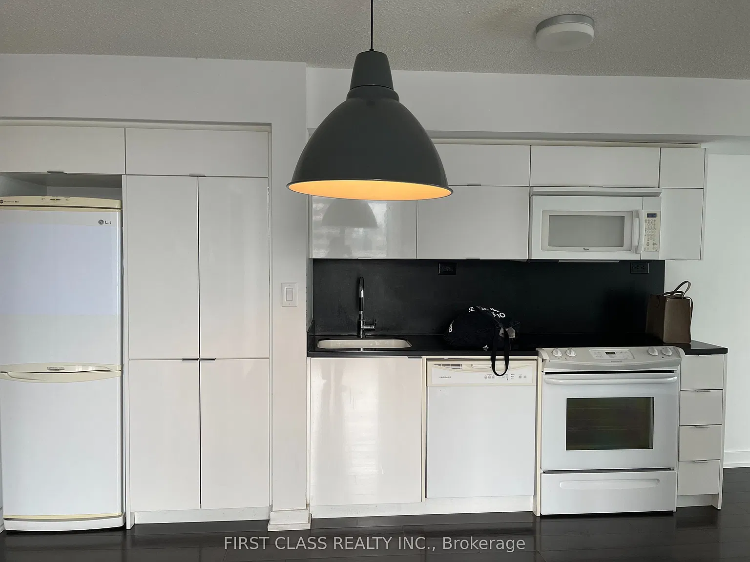 2 bed, $2,600 — Photo 3