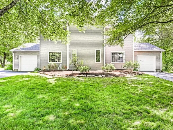 50 Riverdell Dr, Saunderstown, RI 02874