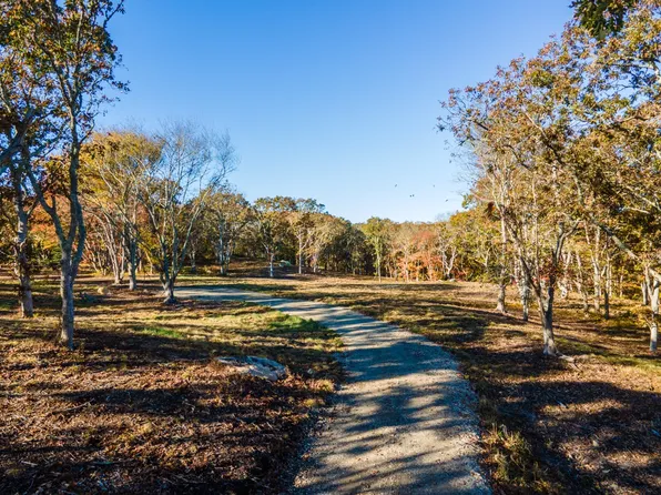 31 Tower Ln #34, Chilmark, MA 02535