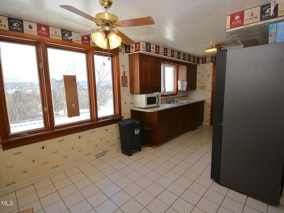 3rd image of 875 Davis Rd