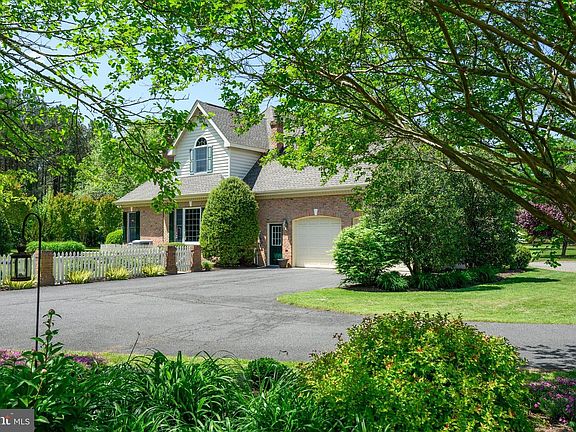 4th image of 8466 Aveley Farm Rd