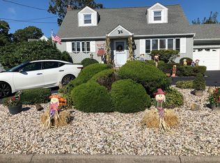 87 Whitman Ave, North Babylon, NY 11703