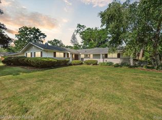 28623 San Marino Dr, Southfield, MI