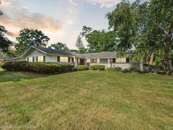 28623 San Marino Dr, Southfield, MI 48034