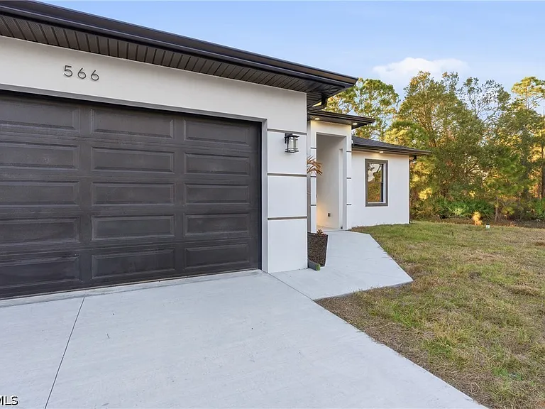 566 Eisenhower Blvd — Photo 5
