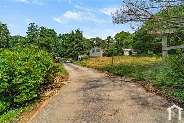 4 bed, 2000 sqft, $2,100 — Photo 2