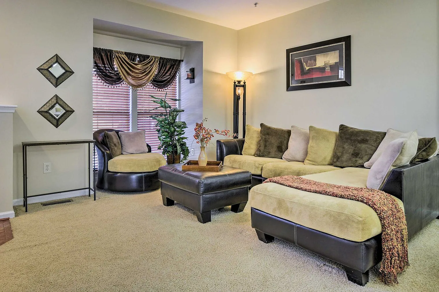 3 bed, 2.0 bath, 2023 sqft, $4,580 — Photo 2