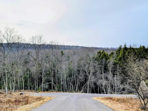 26 N Tahkox Dr N, Hazleton, PA 18202