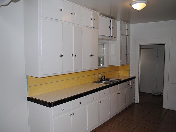3rd image of 310 E Hampton St