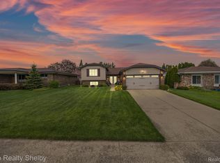 35749 Foothill Dr, Sterling Heights, MI