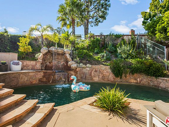 3rd image of 3731 Malibu Vista Dr