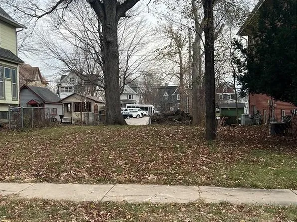 1719 C Ave NE, Cedar Rapids, IA 52402