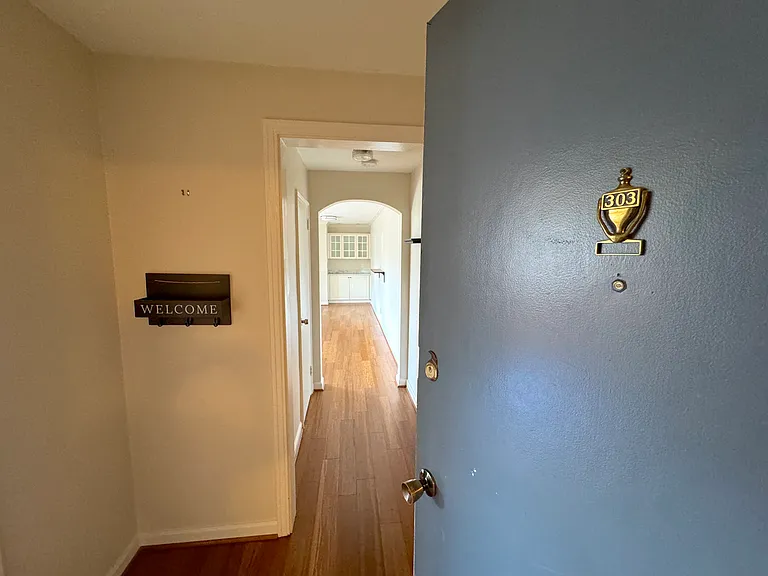 767 College St #303 — Photo 3