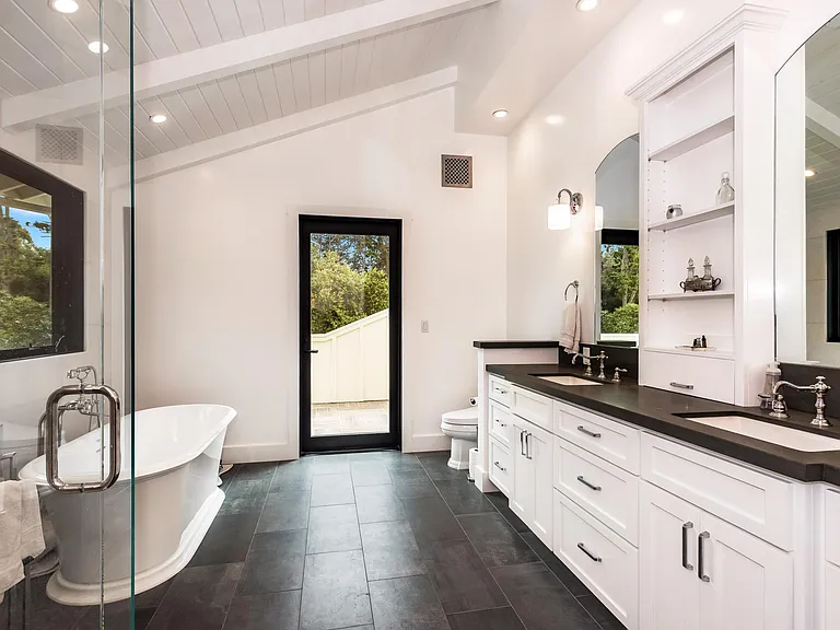 Master Bath & Balcony
