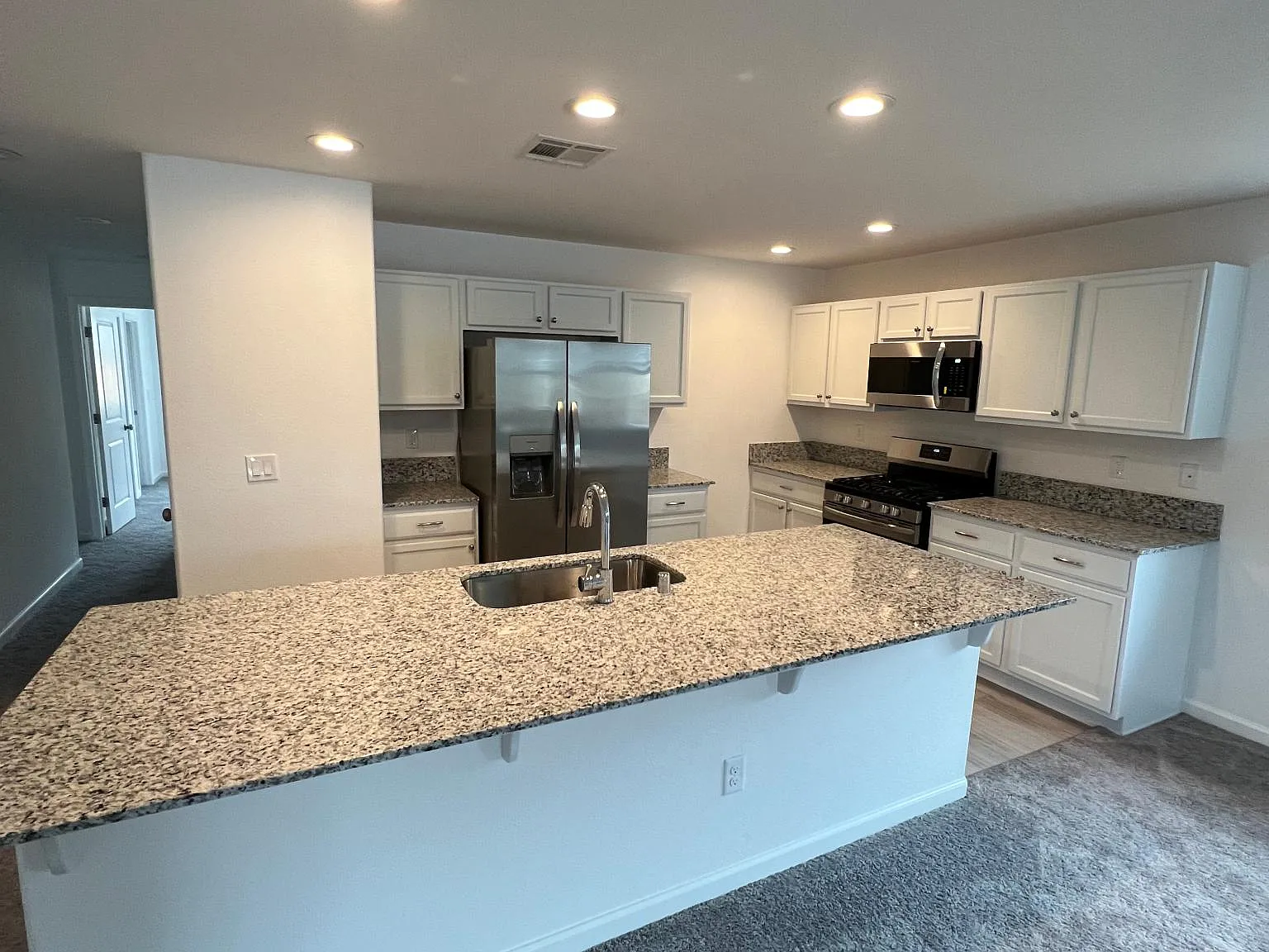 4 bed, 1565 sqft, $2,400 — Photo 2