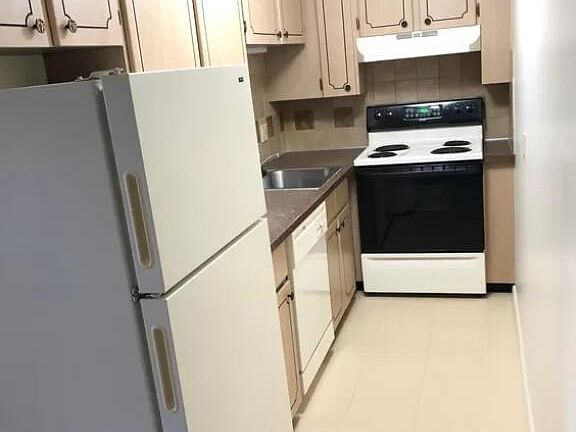 2nd image of 1811 Lexington St #24
