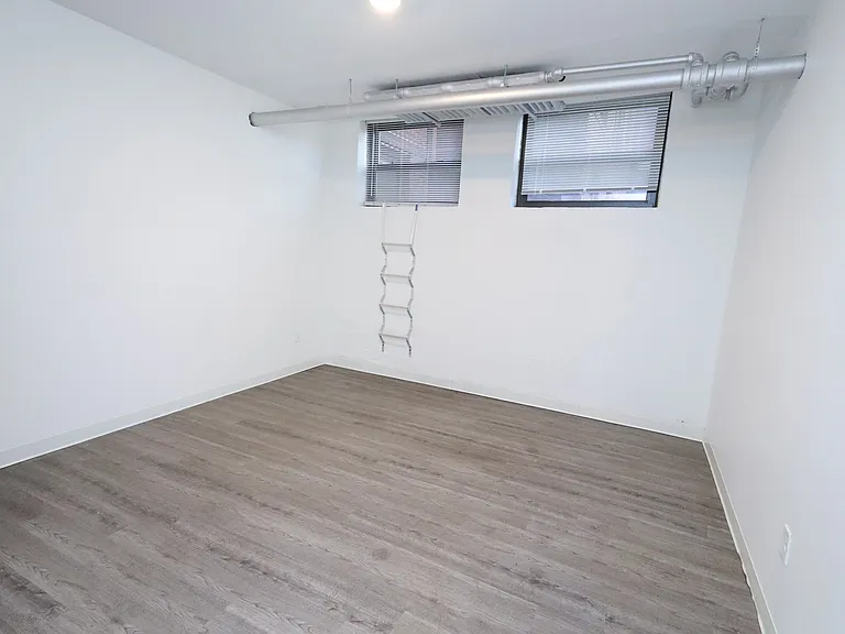 Yale Apartments — Photo 38
