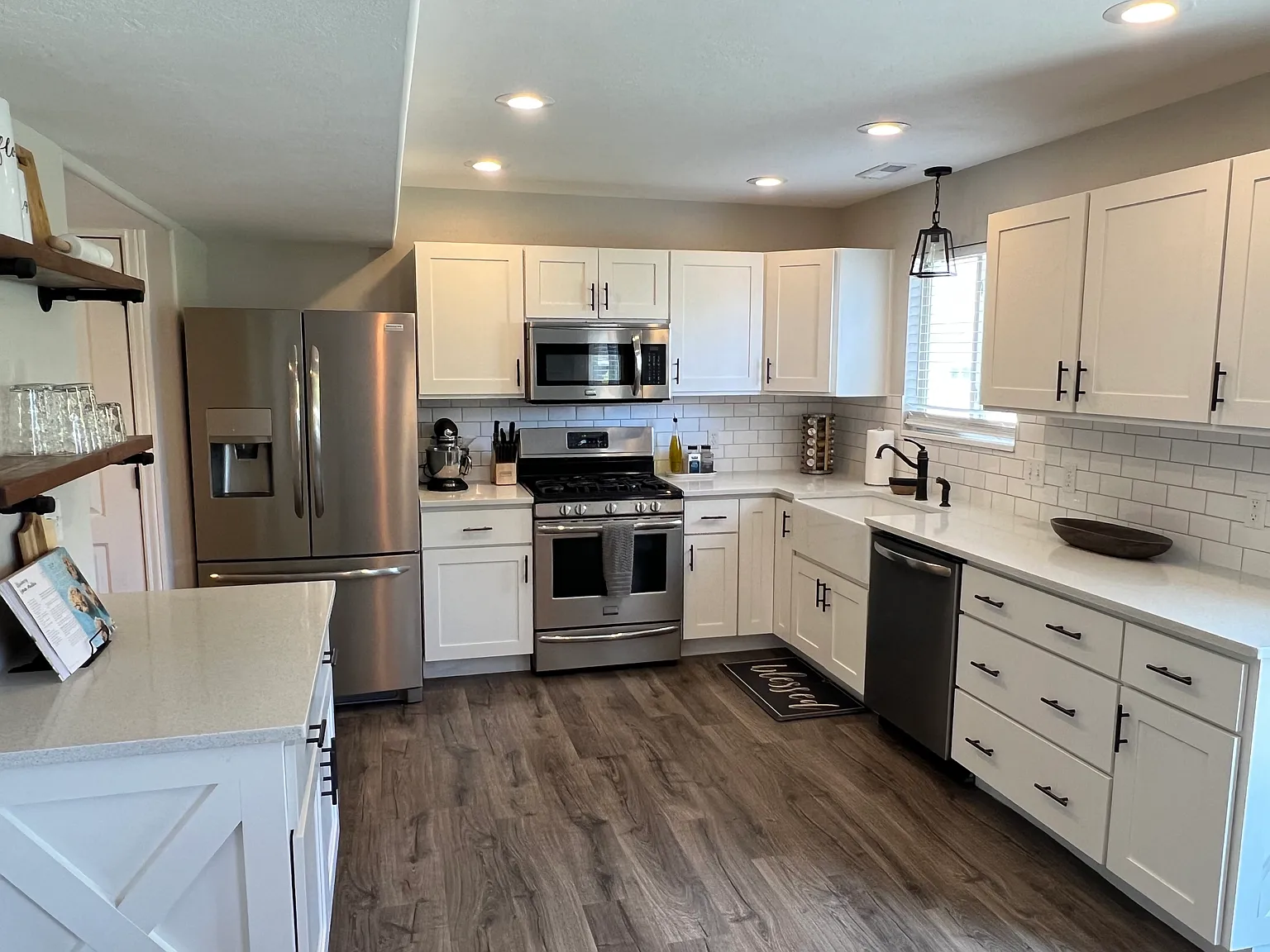 3 bed, 2.5 bath, 2163 sqft, $2,400 — Photo 3