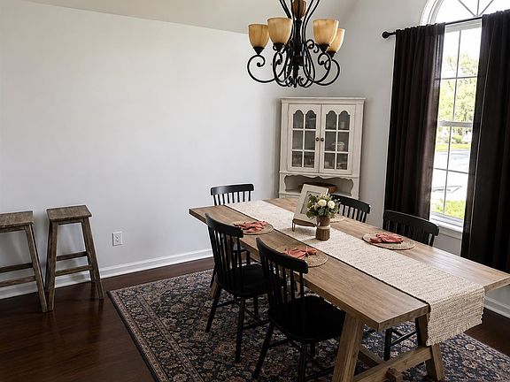 4th image of 306 Stephens Hill Rd