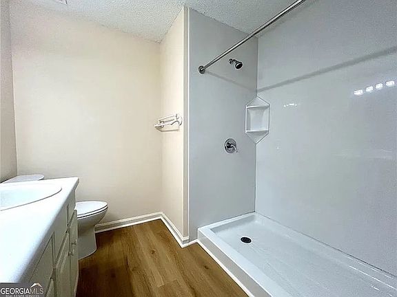 3rd image of 275 Devonshire Dr