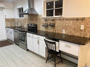 156 E Rockaway Rd #1, Hewlett, NY 11557