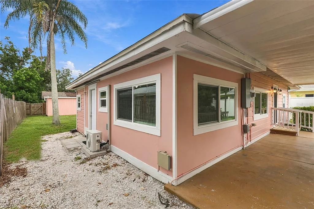 3 bed, 2.0 bath, 912 sqft, $1,900 — Photo 4