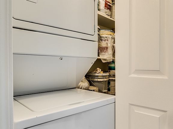 4th image of 835 N Marshfield Ave #2