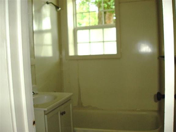 4th image of 602 W 34th St #Townhouse