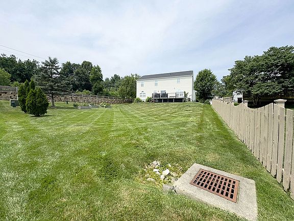 3rd image of 3928 Creekwood Dr