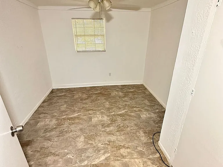 2401 Franklin St — Photo 15