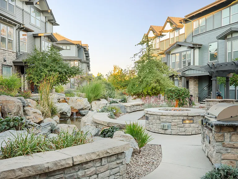 Lake Vista Apartments — Photo 10
