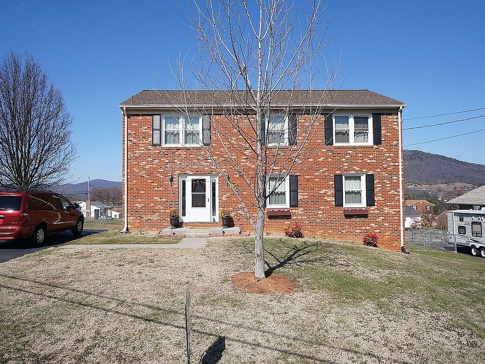 1st image of 15 Rachel Dr