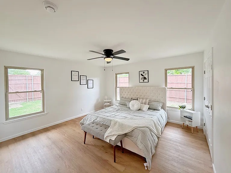 700 Dumont Dr — Photo 5